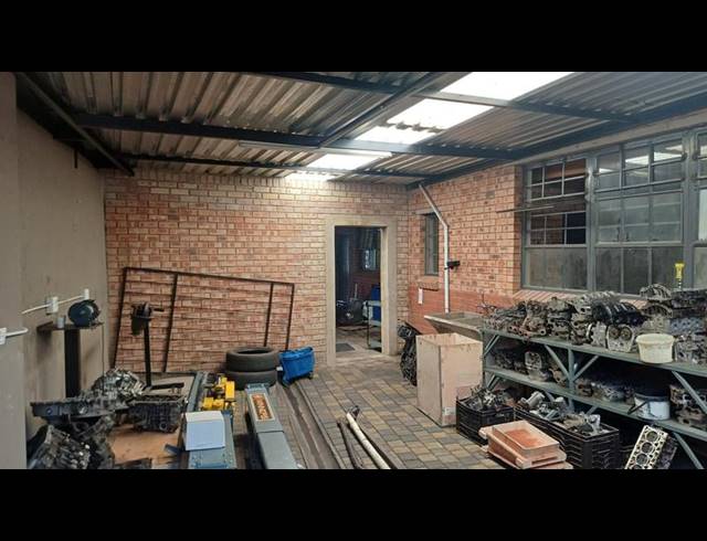 INDUSTRIAL PROPERTY TO RENT IN HENNOPSPARK